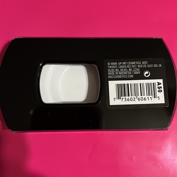 MAC Lashes Charmer 81 BNIB NWT 🤩 - Picture 2 of 3